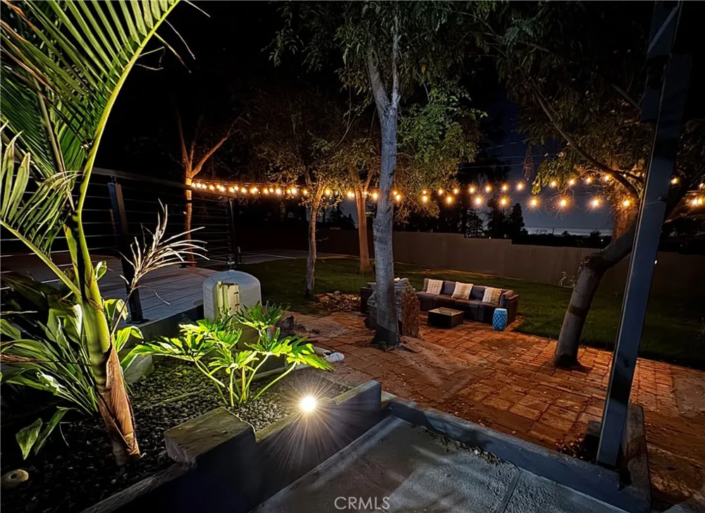 32 W Las Flores Drive Altadena, CA 91001