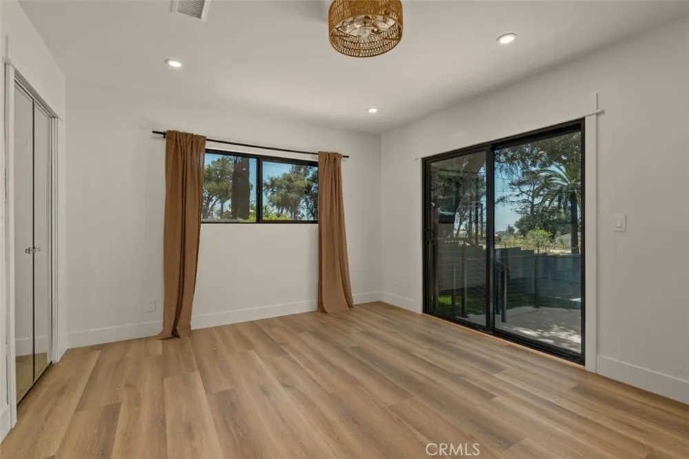32 W Las Flores Drive Altadena, CA 91001