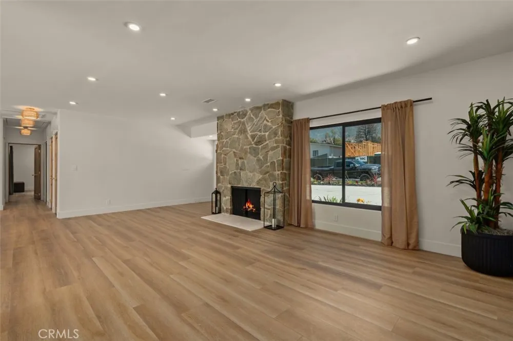 32 W Las Flores Drive Altadena, CA 91001