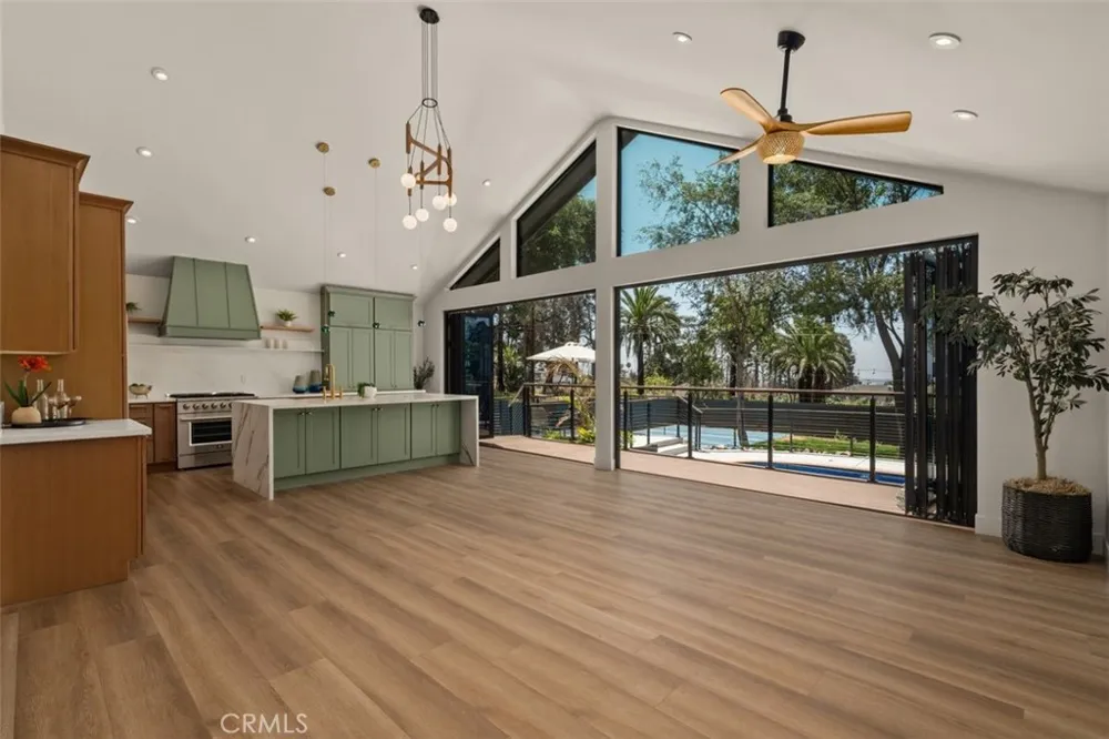 32 W Las Flores Drive Altadena, CA 91001