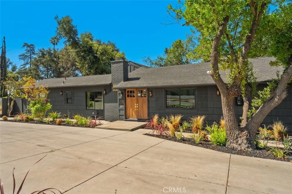 32 W Las Flores Drive Altadena, CA 91001