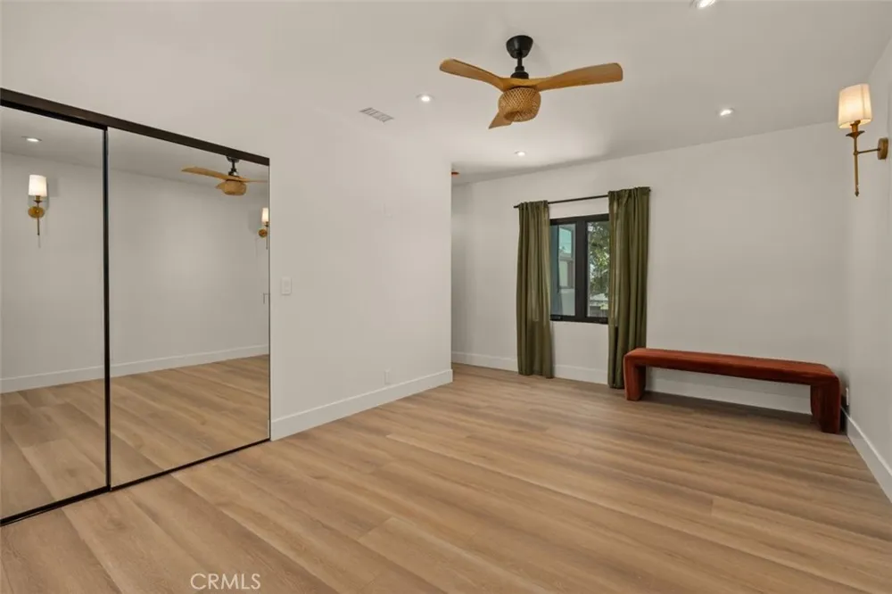 32 W Las Flores Drive Altadena, CA 91001