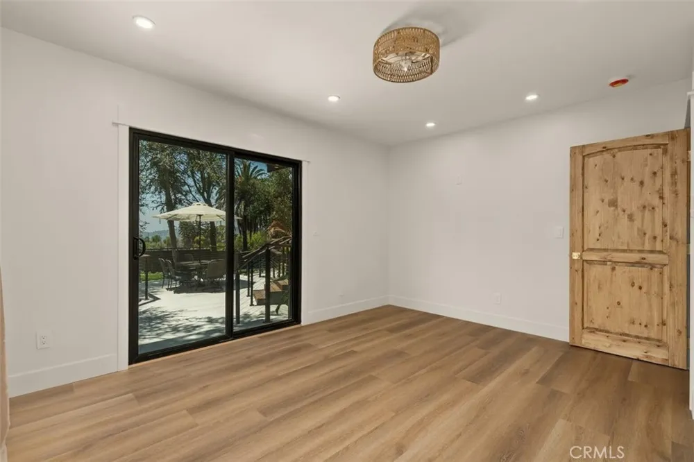 32 W Las Flores Drive Altadena, CA 91001