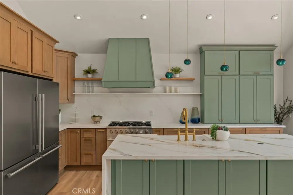 32 W Las Flores Drive Altadena, CA 91001