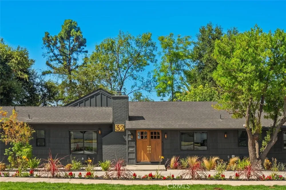 32 W Las Flores Drive Altadena, CA 91001