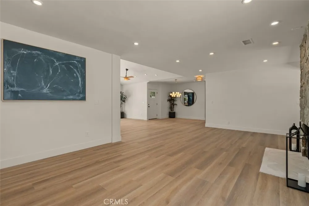 32 W Las Flores Drive Altadena, CA 91001