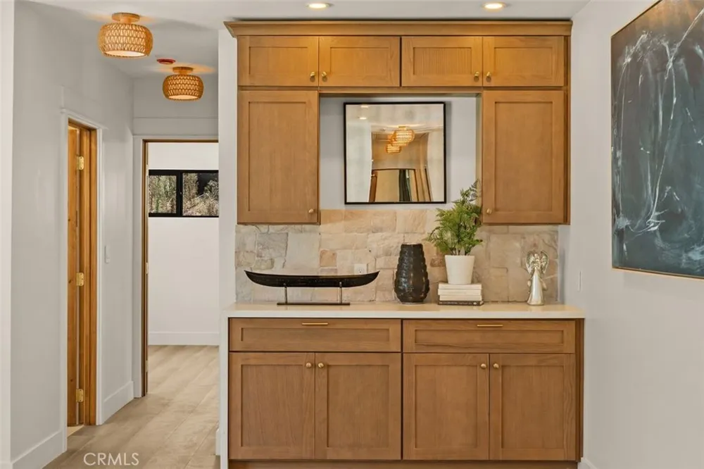 32 W Las Flores Drive Altadena, CA 91001