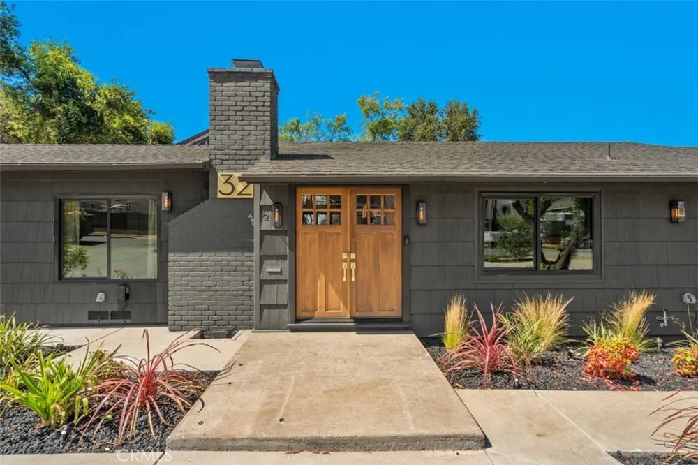 32 W Las Flores Drive Altadena, CA 91001