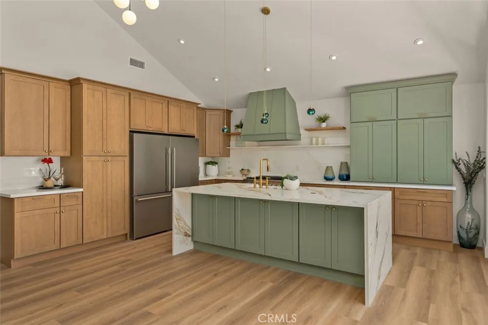 32 W Las Flores Drive Altadena, CA 91001