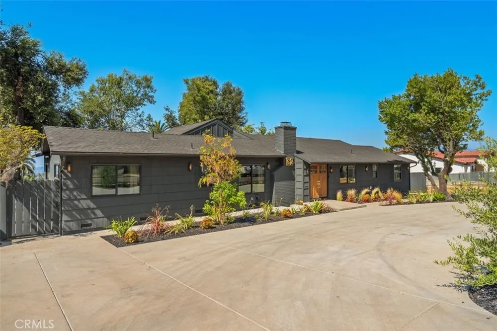 32 W Las Flores Drive Altadena, CA 91001