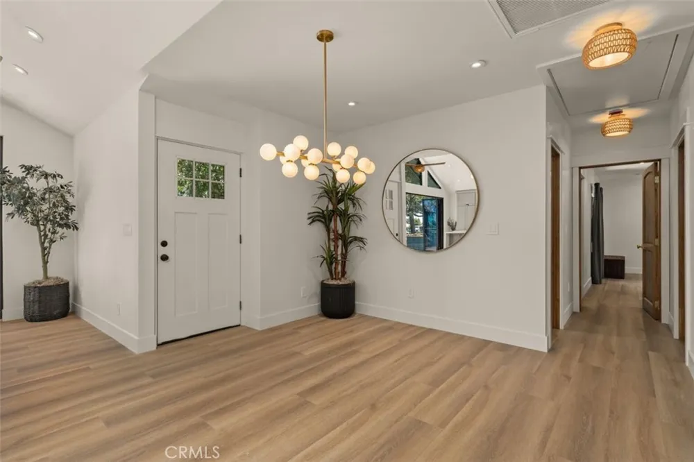 32 W Las Flores Drive Altadena, CA 91001