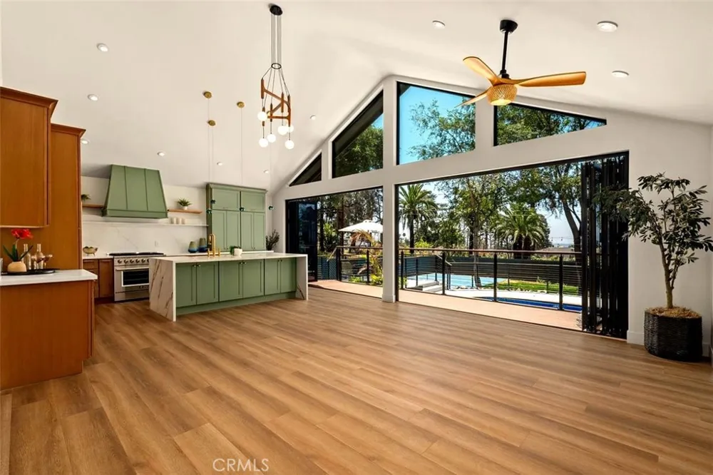 32 W Las Flores Drive Altadena, CA 91001