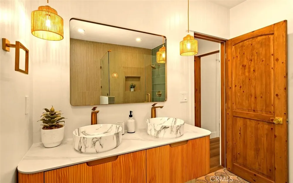 32 W Las Flores Drive Altadena, CA 91001