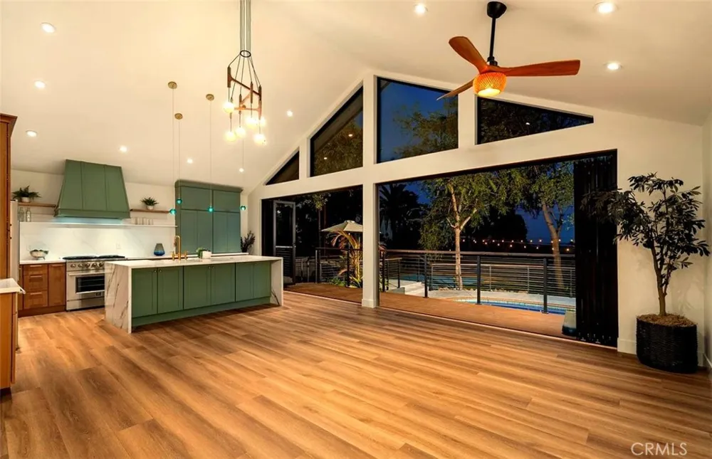 32 W Las Flores Drive Altadena, CA 91001