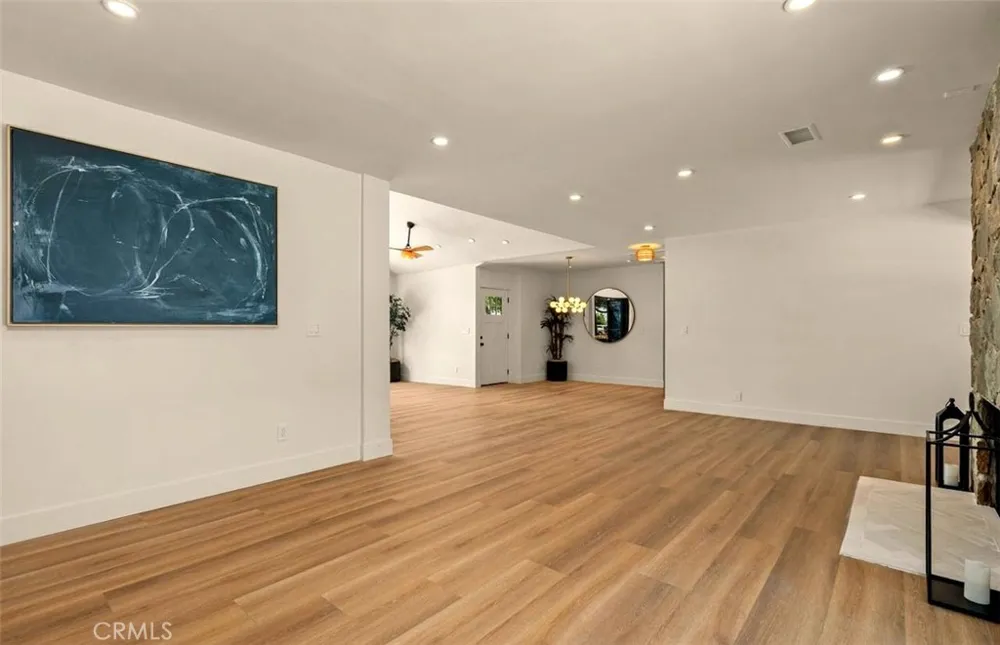 32 W Las Flores Drive Altadena, CA 91001