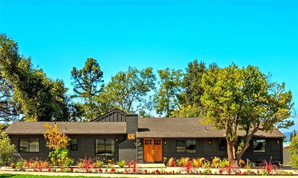32 W Las Flores Drive Altadena, CA 91001