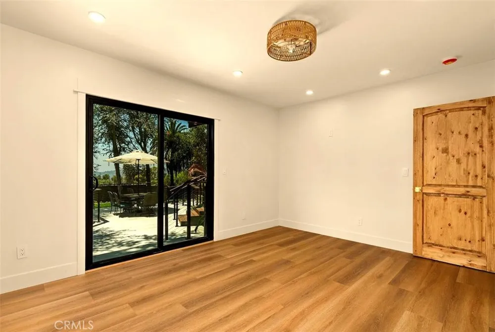 32 W Las Flores Drive Altadena, CA 91001