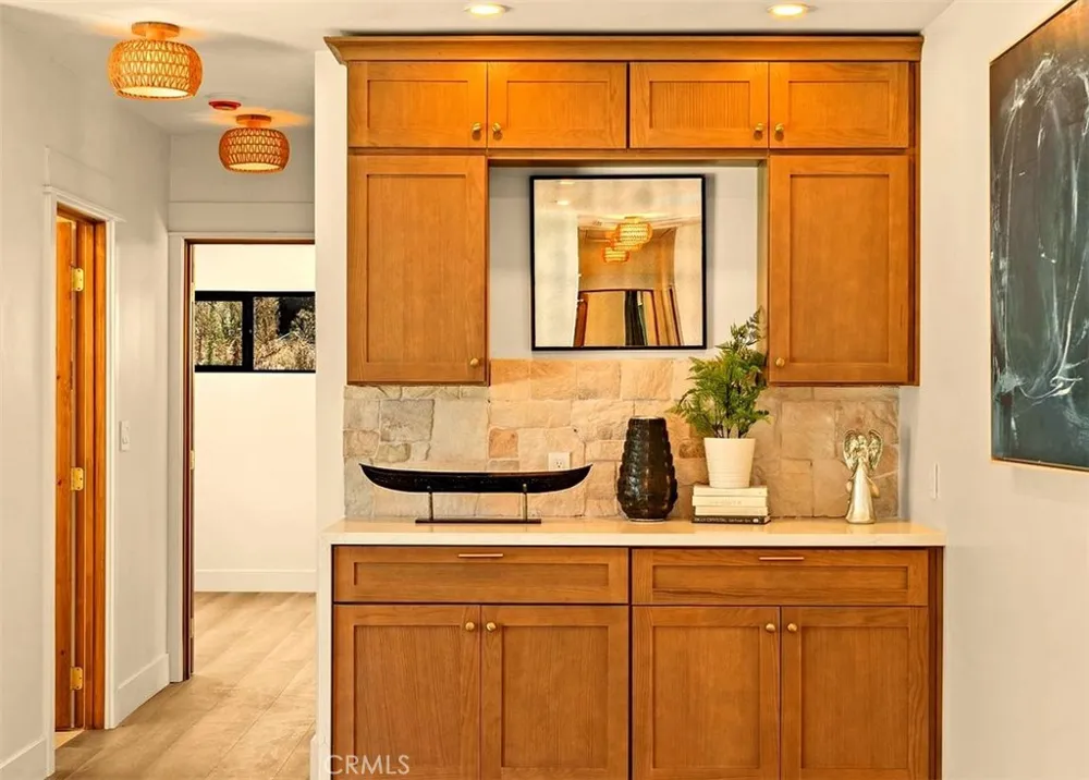 32 W Las Flores Drive Altadena, CA 91001