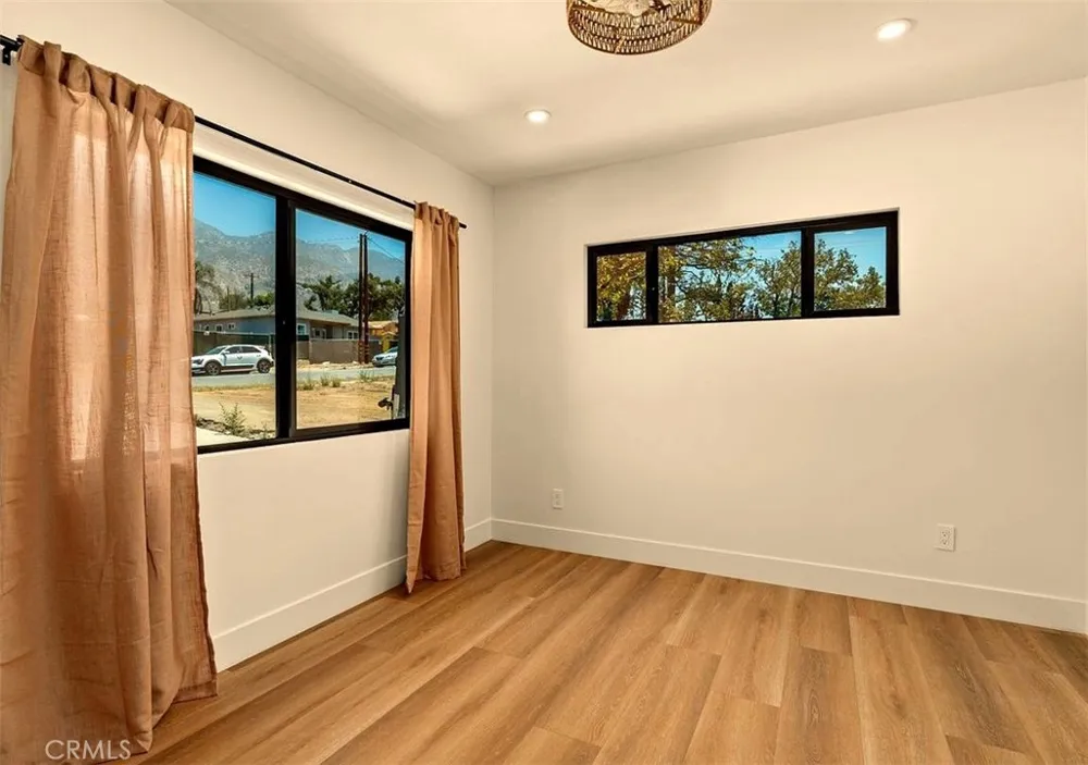 32 W Las Flores Drive Altadena, CA 91001