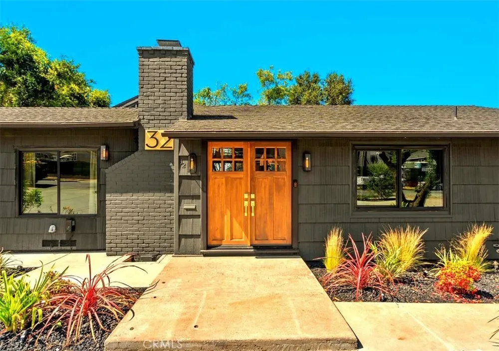 32 W Las Flores Drive Altadena, CA 91001