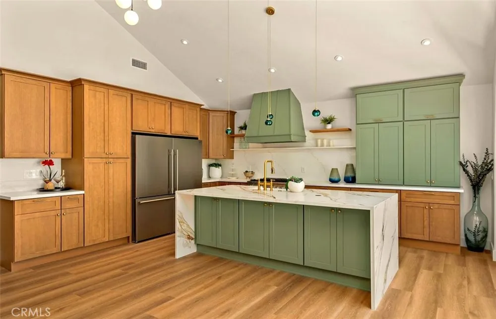 32 W Las Flores Drive Altadena, CA 91001