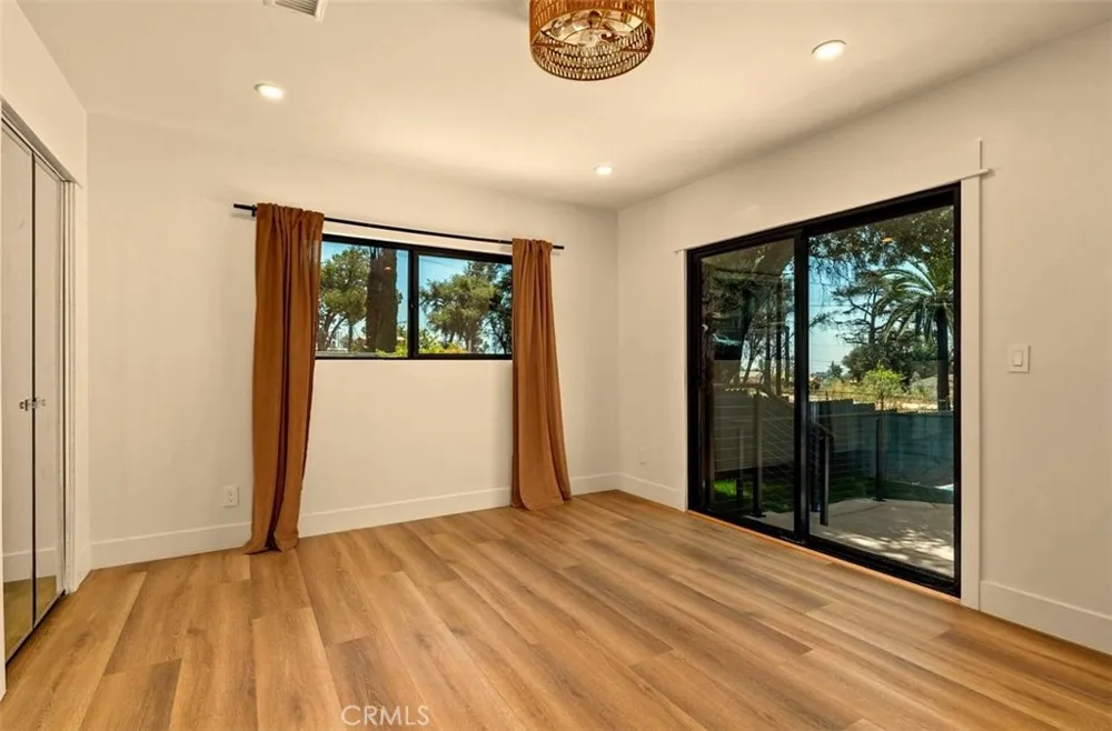 32 W Las Flores Drive Altadena, CA 91001