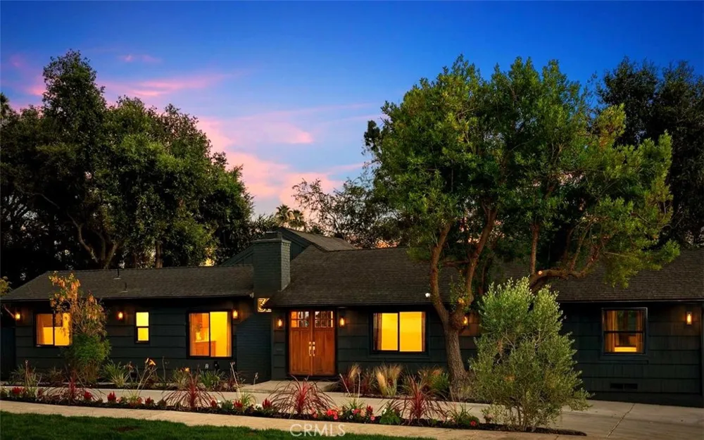 32 W Las Flores Drive Altadena, CA 91001