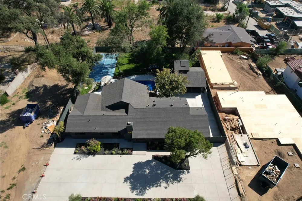 32 W Las Flores Drive Altadena, CA 91001