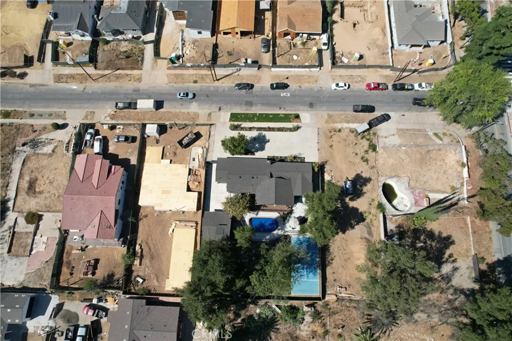 32 W Las Flores Drive Altadena, CA 91001