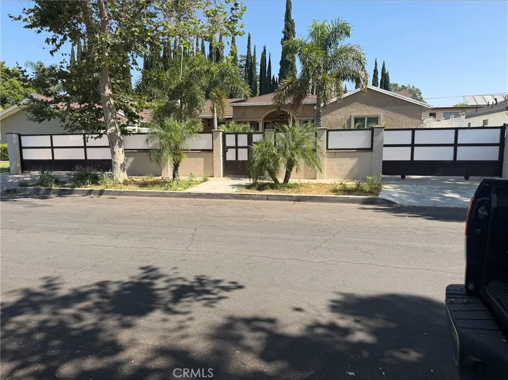 13417 Friar Valley Glen, CA 91401
