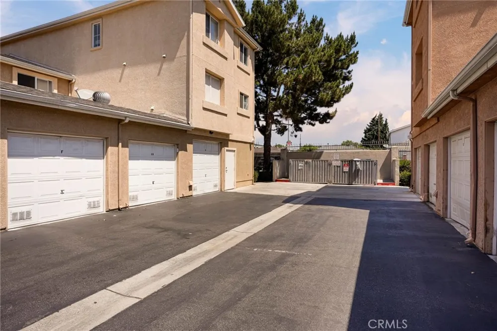 1061 Harbor Heights Dr. #G Harbor City, CA 90710
