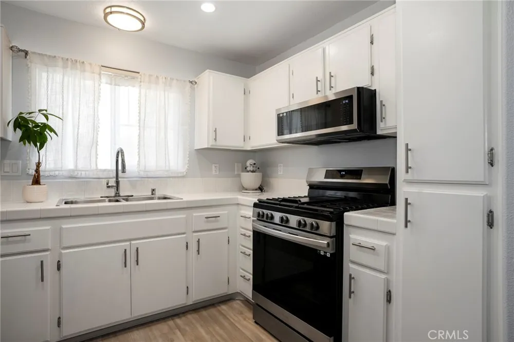 1061 Harbor Heights Dr. #G Harbor City, CA 90710