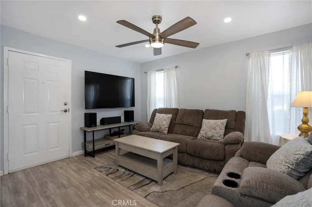 1061 Harbor Heights Dr. #G Harbor City, CA 90710
