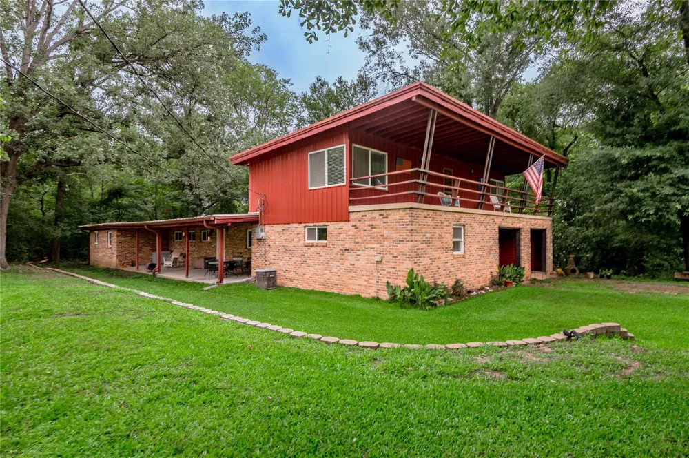 1121 Fm-95 Garrison, TX 75946
