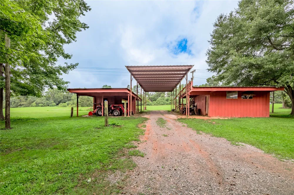 1121 Fm-95 Garrison, TX 75946