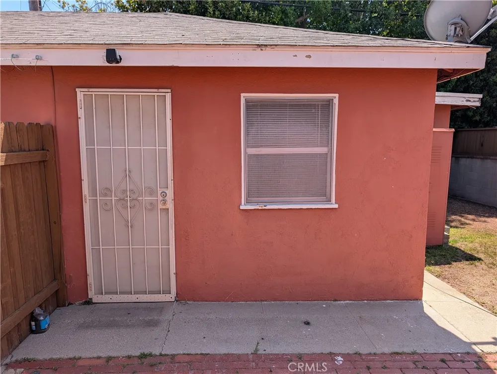 6220 S Fairfax Los Angeles, CA 90056