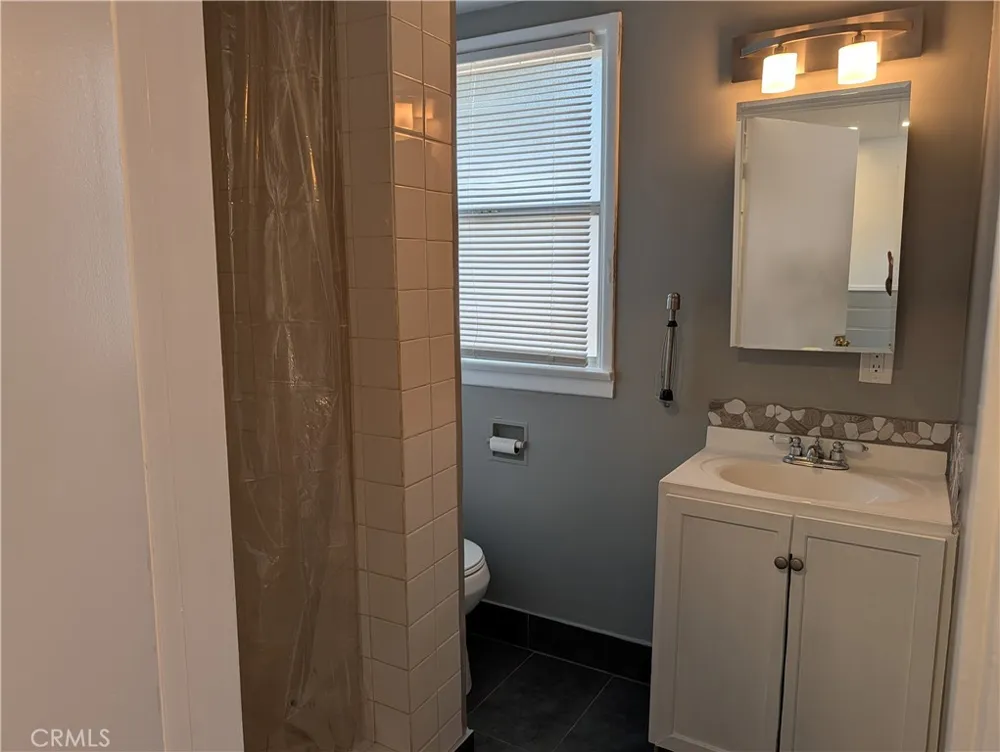 6220 S Fairfax Los Angeles, CA 90056