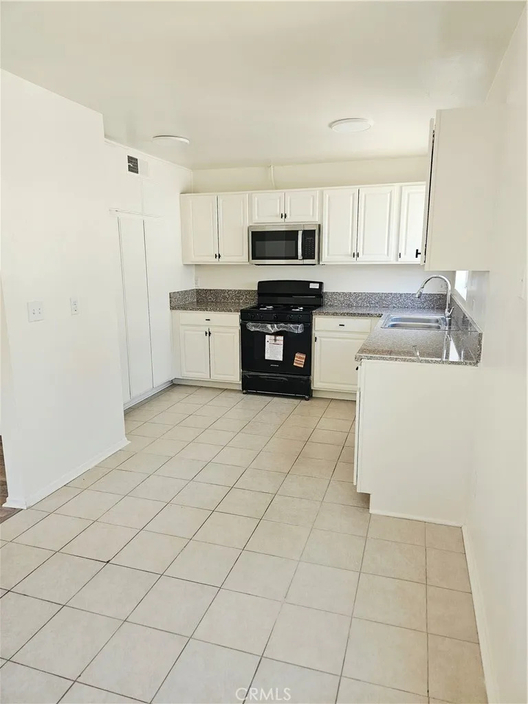 10030 Owensmouth #24 Chatsworth, CA 91311