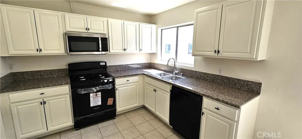 10030 Owensmouth #24 Chatsworth, CA 91311