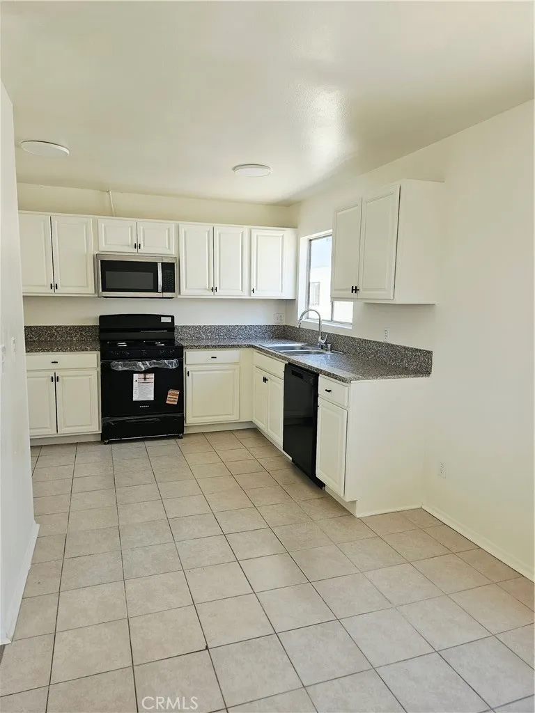 10030 Owensmouth #24 Chatsworth, CA 91311