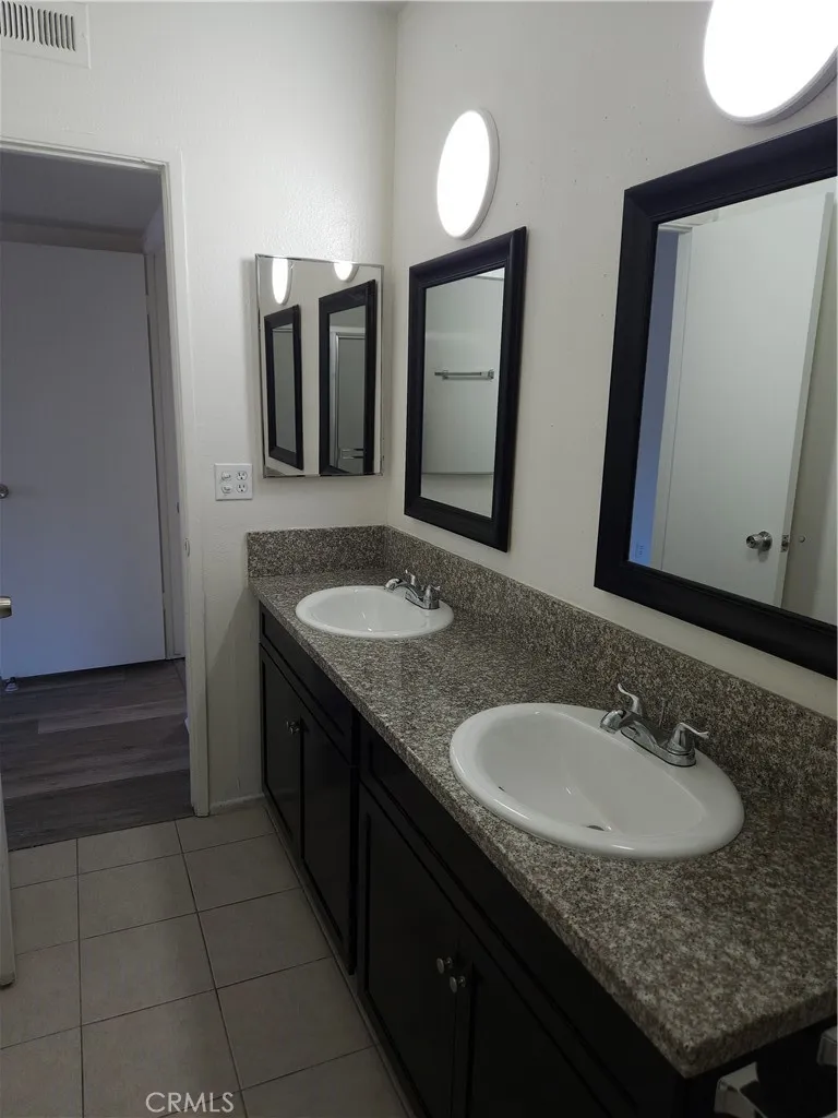 10030 Owensmouth #24 Chatsworth, CA 91311