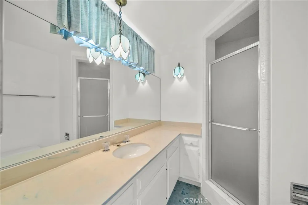 1277 Devon Ventura, CA 93001
