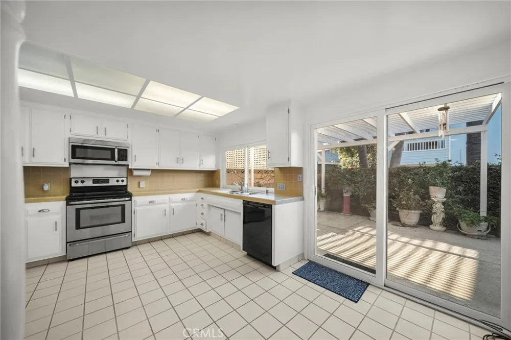 1277 Devon Ventura, CA 93001