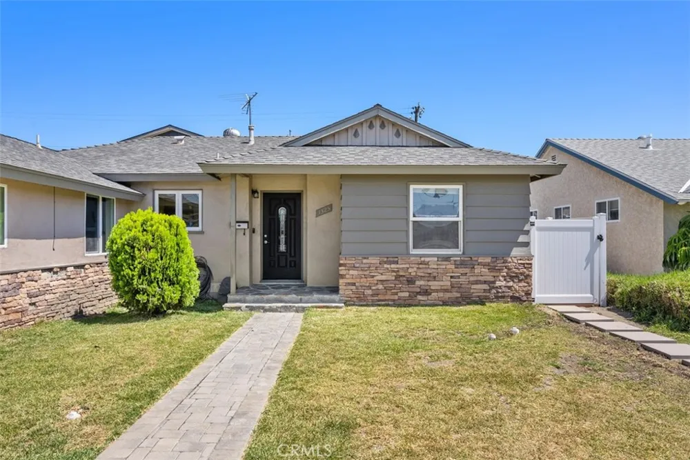 1325 W Ash Fullerton, CA 92833