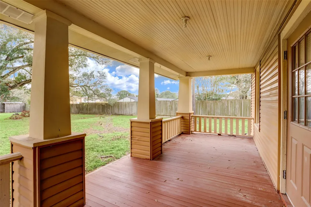 1207 Meyer Street Sealy, TX 77474