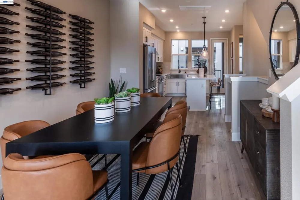 2015 Clement Avenue Alameda, CA 94501