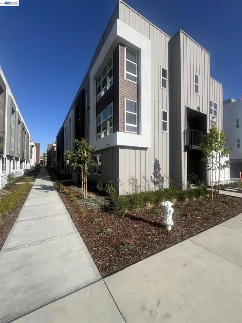 2015 Clement Avenue
