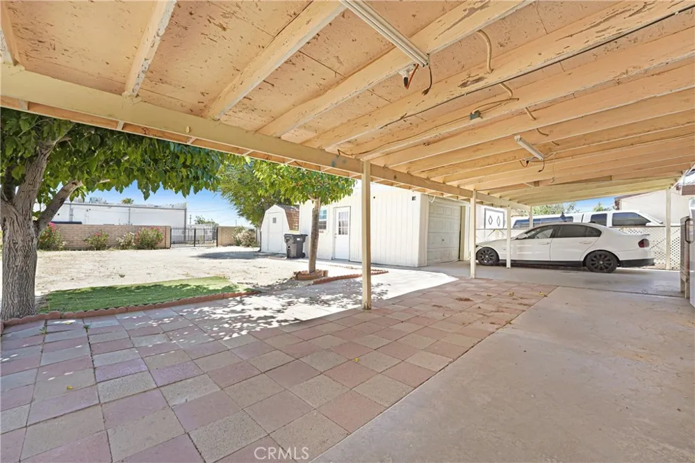 2734 Desert Rosamond, CA 93560