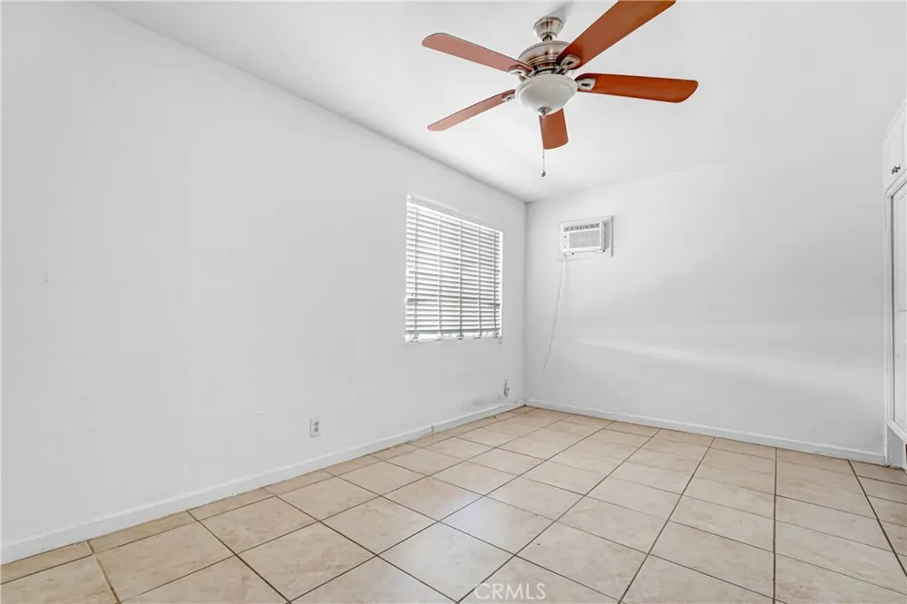2734 Desert Rosamond, CA 93560