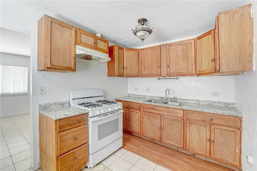 2734 Desert Rosamond, CA 93560